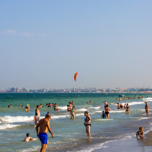 Foto Fetiţă de 9 ani din judeţul Dâmboviţa, căutată după ce a dispărut de pe o plajă din Năvodari