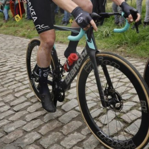 Un ciclist, în comă indusă după o căzătură în timpul Turului Poloniei: Am fost ușurat să văd că respiră