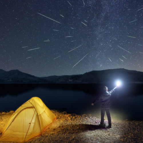 Perseide 2025: Fenomenul astronomic atinge apogeul în această noapte. Din ce zone se pot observa până la 100 de meteori pe oră