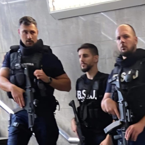 De ce sunt jandarmi înarmați în stațiile de metrou din București. Explicația oficială a instituției