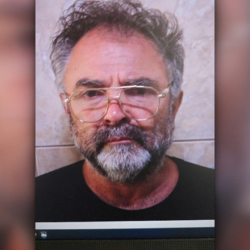 Video Deținutul evadat din ambulanţa care îl ducea la Jilava a fost prins. A sărit pe geamul autospecialei și s-a ascuns pe câmp