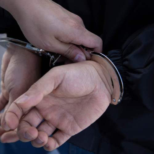 Bărbat arestat după ce s-a dat drept polițist pe un bulevard din Capitală și a tâlhărit un trecător