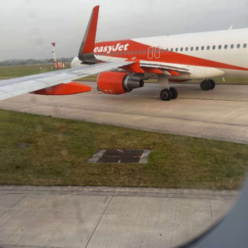 Foto Două avioane au intrat în coliziune pe aeroportul din Manchester. „Tot avionul a tremurat – a fost o lovitură puternică”