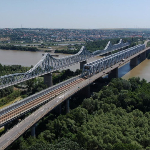 Întârzieri de sute de minute pentru trenurile care merg spre litoral: probleme la rețeaua de contact între Fetești și Cernavodă