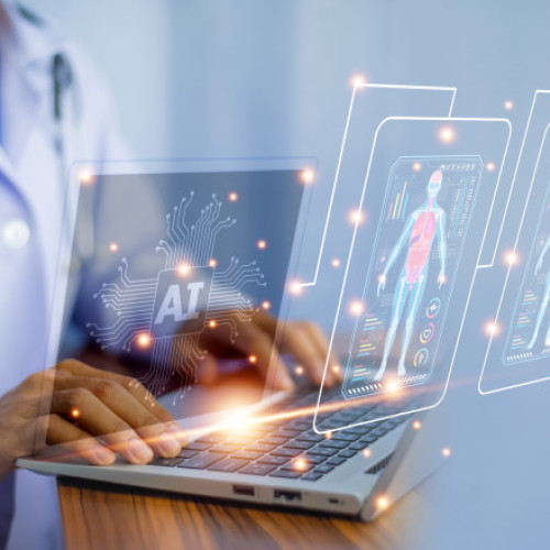 Inteligența Artificială ar putea detecta semnele timpurii ale cancerului de gât doar ascultând vocea pacienților