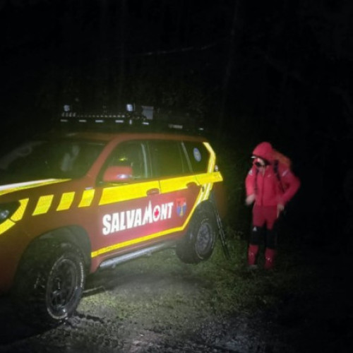 Alertă în Munții Rodnei: 11 turiști, dintre care șapte copii, s-au rătăcit pe traseu. Salvamontiștii intervin în condiții dificile