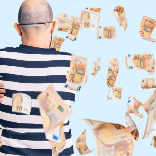 Noua metodă a hoților: îmbrățișarea. Cazul unui sucevean rămas fără telefon. Explicațiile polițiștilor