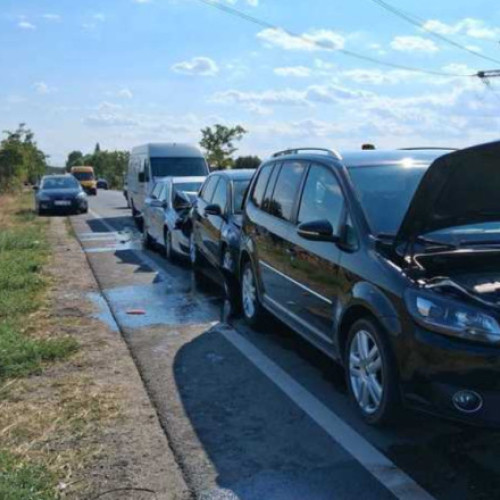 Accident grav cu șase mașini pe DN6, în Giurgiu. Patru persoane au fost transportate la spital