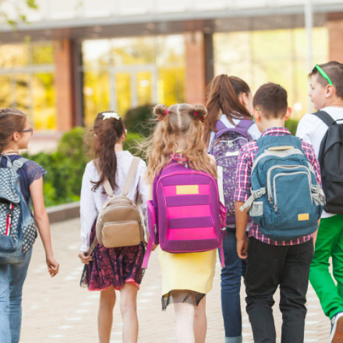 Mesajul ministrului Dragoş Pîslaru pentru părinți: Banii de pe cardurile educaţionale pot fi cheltuiți doar până pe 31 august