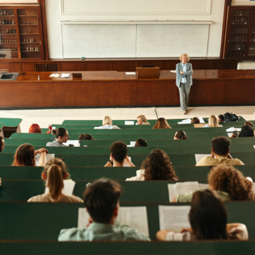 Calendarul anului universitar 2025-2026. Când încep cursurile la facultate și când sunt programate vacanțele studenților