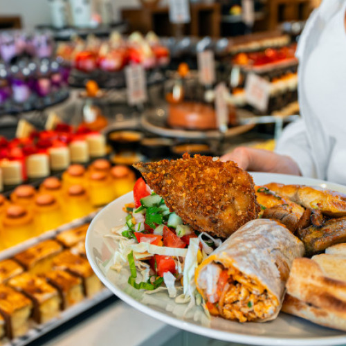 Video Turcia vrea să elimine sejururile all-inclusive, din cauza risipei de mâncare: 12 milioane de pâini sunt aruncate zilnic la gunoi