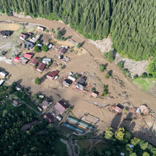 Pericol de inundații pe râuri din trei județe, până la miezul nopții. Risc ridicat pe Mureș