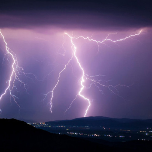 Furtuni puternice, vânt și grindină: ANM a emis noi avertizări cod portocaliu și cod galben. Care sunt zonele vizate