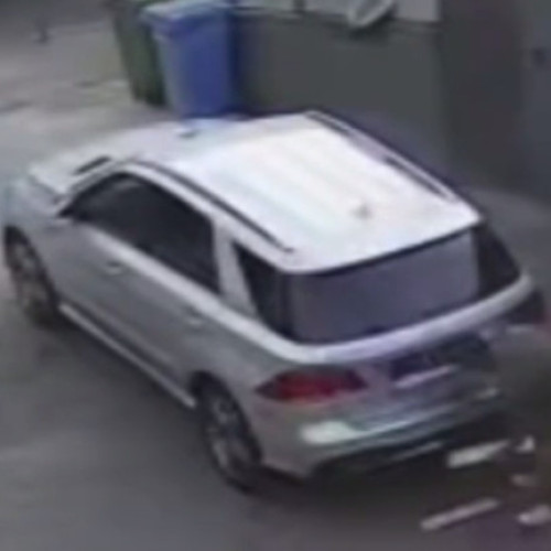 Video Lăsatul mașinii la spălătorie este riscant. Momentul în care un autoturism e furat, după ce i-au fost schimbate numerele