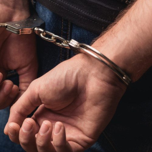 Profesor din Bihor, reținut după ce a violat o elevă de 14 ani. Bărbatul fusese anterior condamnat pentru pornografie infantilă