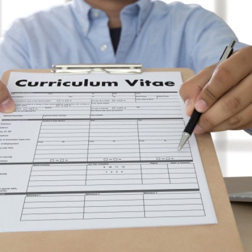 Scandal în coaliția de guvernare după apelul ministrului Economiei pentru recrutarea de profesioniști