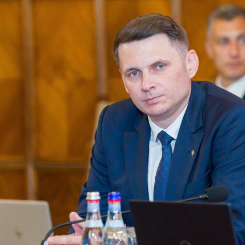 Pachetul 2 de măsuri fiscale urmează să fie adoptat săptămâna viitoare, după trei întârzieri, prin asumarea răspunderii Guvernului în Parlament. Liderul Senatului, Mircea Abrudean, a afirmat că odată cu adoptarea pachetului se va vedea și seriozitatea partidelor aflate la guvernare.