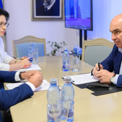 critici la adresa vizitei clandestine a premierului Ilie Bolojan la Iași