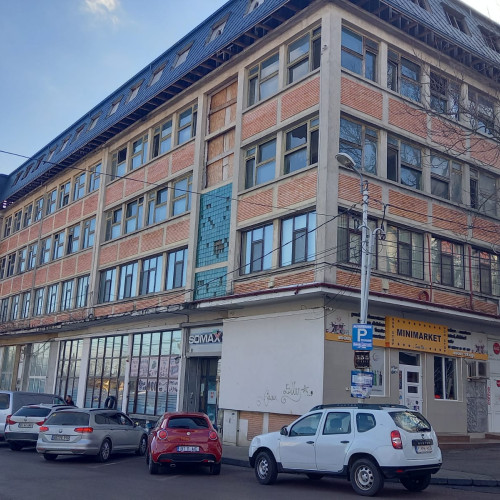 Clădirea &quot;Luceafarul&quot; din Botoșani, scoasă la vânzare în bucăți de lichidator
