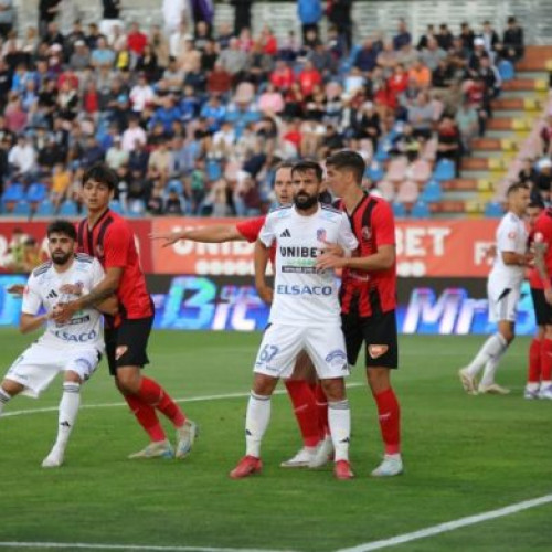 FC Botoșani a învins cu scorul de 3-1 FK Csikszereda într-un meci disputat pe Stadionul &quot;Municipal&quot; în runda a VII-a a SuperLigii. Spectatorii prezenți au fost 4.320. Elevii lui Leo Grozavu și-au demonstrat din nou forma bună și au început partida în forță, deși formația oaspete s-a bătut pentru prima dată în istorie pe această scenă. Potrivit monitorulbt.ro, golurile echipei FC Botoșani au fost marcate de Enriko Papa în minutul 26, Zoran Mitrov din penalti în minutul 75, Stefan Bodisteanu în minutul 82, iar pentru FK Csikszereda a înscris Ervin Bakos în minutul 84.