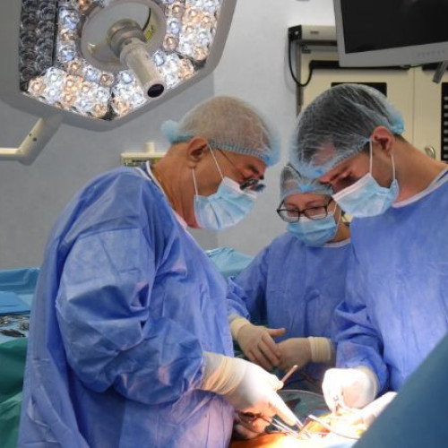 Determinarea tratarea anevrismului de aorta la spitalul SANADOR: cazul unui pacient de 75 de ani