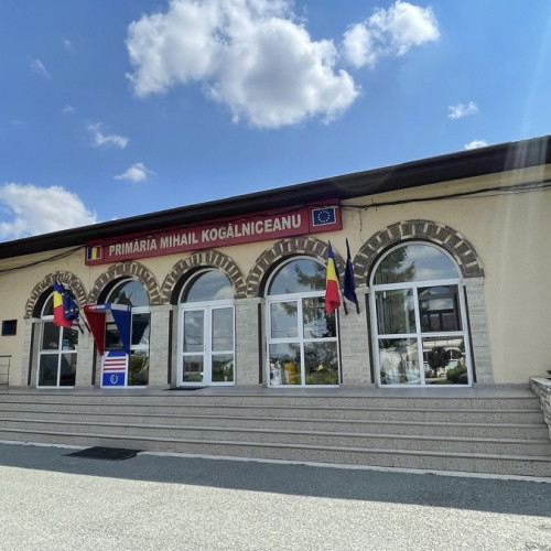 Un candidat este declarat admis după susținerea examenului