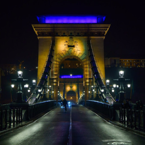 reactie a partidului Fidesz dupa iluminarea podului peste Dunare in culorile Ucrainei
