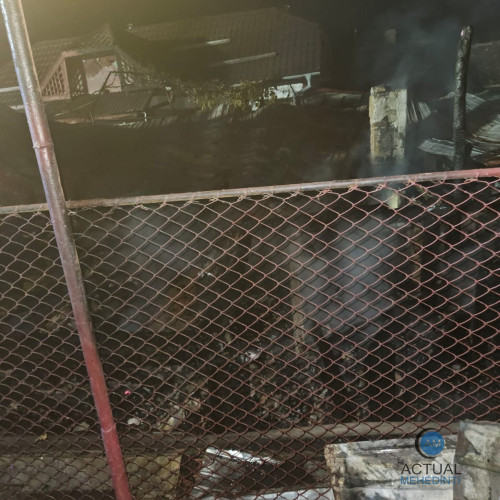 Incendiu în comuna Oprisor. Două anexe și o bucătărie de vară, mistuite de flăcări