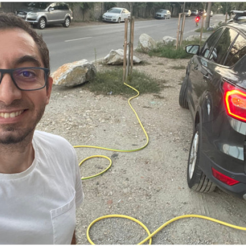 Tinerii din Timișoara se implică pentru a salva copacii în timpul caldurii farevere