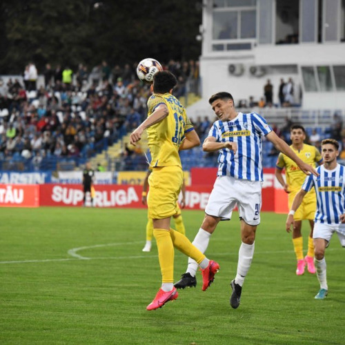 Politehnica Iași și Petrolul Ploiești se vor întrece astăzi, de la ora 19:00, pe stadionul „Emil Alexandrescu” în cadrul play-off-ului din Cupa României la fotbal. Potrivit site-ului ziaruldeiasi.ro, meciul marchează primul pas al echipei ieșene în ediția 2025-2026 a competiției, iar partenerul din Ploiești a ajuns în această fază direct, după ce s-a calificat fără probleme.