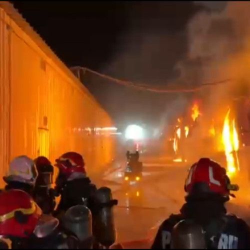 Incendiu major la un depozit din zona Dragonul Răsărit, București