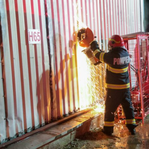 Incendiu la complexul comercial Dragonul Roșu afectează calitatea aerului din București