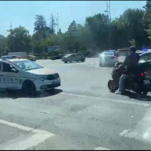 Accident în zona Arcului de Triumf din București. O polițistă a fost rănită după ce autospeciala în care se afla s-a ciocnit cu alt autovehicul