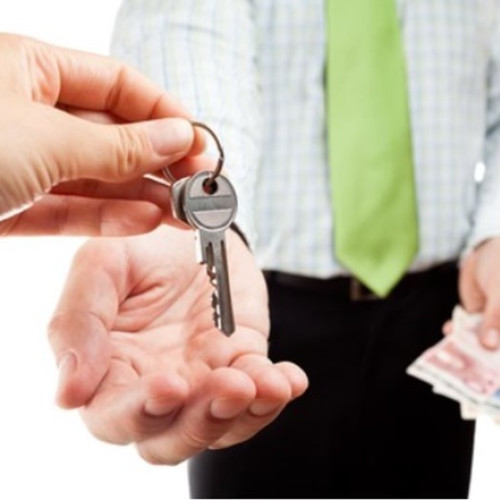 majoritatea tinerilor cheltuiesc peste 400 de euro pentru chirie, arată un sondaj național