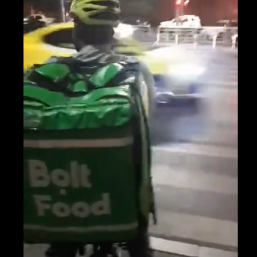 bărbatul care a lovit cu pumnul un livrator din Bangladesh a spus că regretă gestul și nu se aștepta să fie văzut de cineva