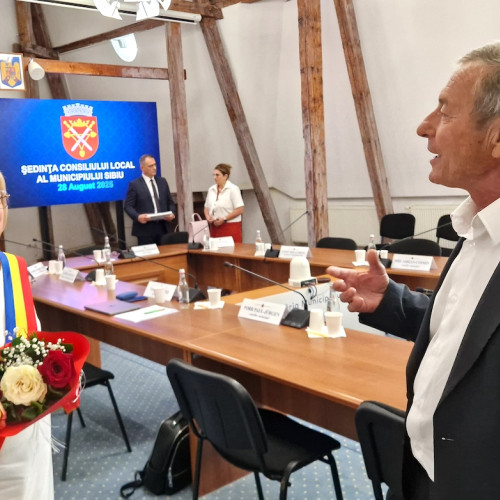 Primarul din Sibiu, surprins de un localnic în timpul ședinței Consiliului local