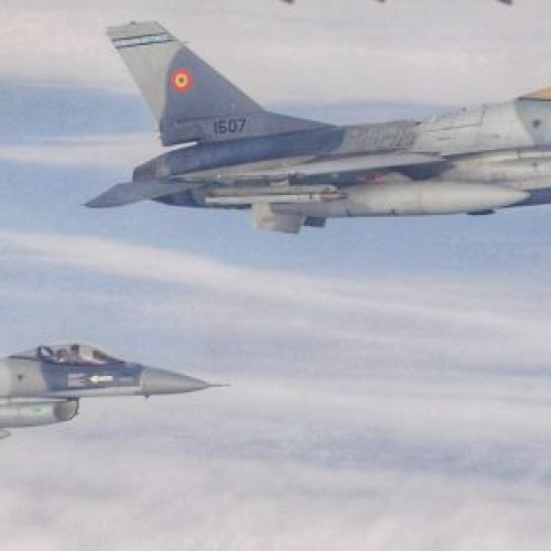 Trei aeronave F-16 Fighting Falcon, aduse din Norvegia, au sosit joi la Baza 86 Aeriană Borcea