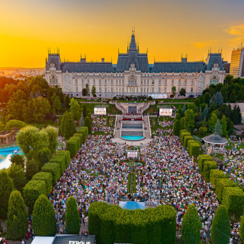 Iasul, o destinație tot mai atractivă pentru city break-uri, se bucură de o durată medie a șederii sub două zile. Turistii aleg frecvent să petreacă weekend-uri scurte în oraș, combinând vizitele la obiective religioase cu shopping-ul la complexul Palas sau plimbările pe strada pietonală. În primele șase luni ale anului 2025, peste 160.000 de vizitatori au ales Iasul, relatează ziaruldeiasi.ro.