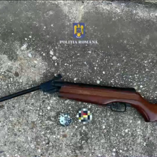 Bărbat din Teleorman, reținut pentru publicarea unui videoclip cu fiul său făcând uz de armă