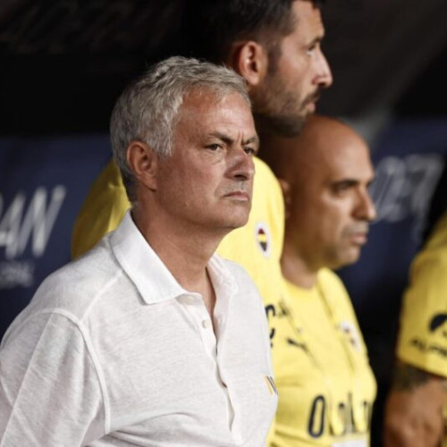 Fenerbahce Istanbul l-a concediat pe antrenorul Jose Mourinho