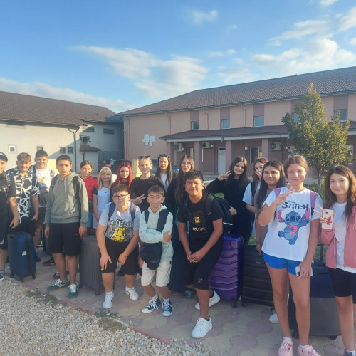 Elevii cu cele mai bune rezultate școlare din gimnaziu au avut oportunitatea de a petrece o săptămână în zona Horezu, într-o tabără gratuită. Acest proiect a fost organizat de Primăria Nicolae Bălcescu, conform sursei citează ziarulamprenta.ro. Anul trecut, primăria a derulat deja această inițiativă, iar în acest an, elevii selectați au beneficiat de această experiență.