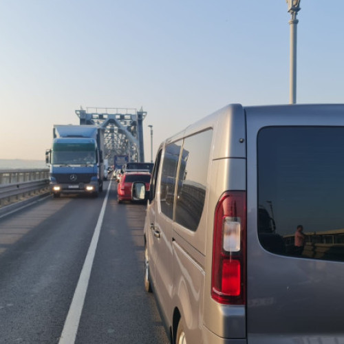 Aglomerație la ieșirea din țară prin Giurgiu din cauza lucrărilor la Podul Prieteniei