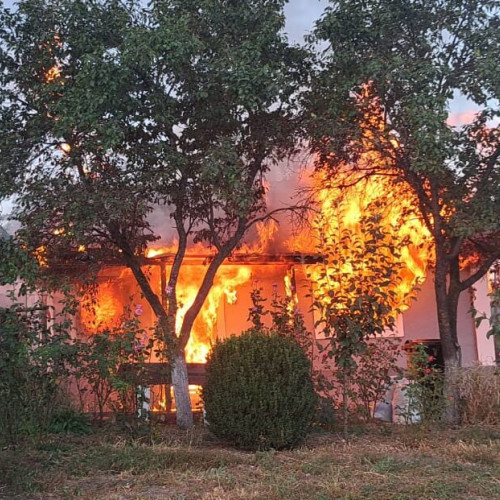 Explozie și incendiu într-o localitate din județul Botoșani