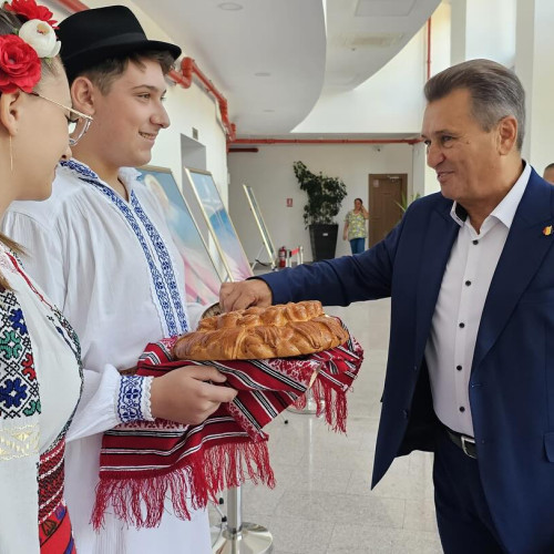 Alexandria acordă cetățeni de onoare