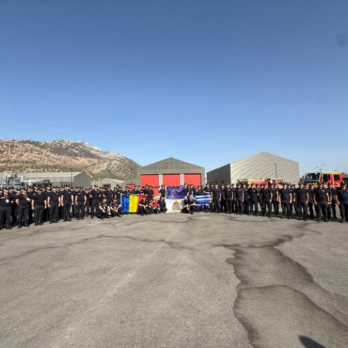 Pompierii români preiau sprijinul în Grecia pentru stingerea incendiilor din estul Atenei