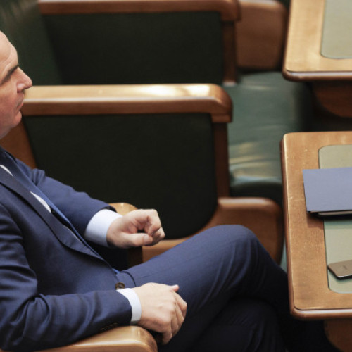 Video Surse Digi24: Coaliția se pregătește să taie 70.000 de posturi din administrația publică. Nemulțumiri în PSD și UDMR