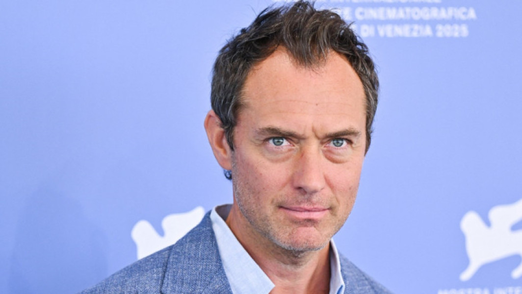 Jude Law nu i-a fost frică de repercusiuni în rolul din Le mage du Kremlin la Veneția
