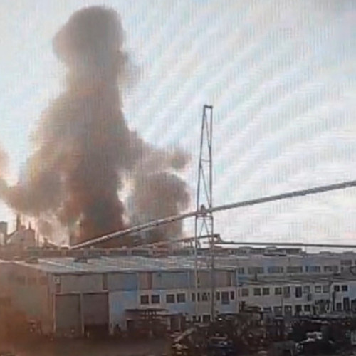 Explozie la fabrica Kronochem din Sebeș, coloană de flăcări vizibilă de la distanțe mari