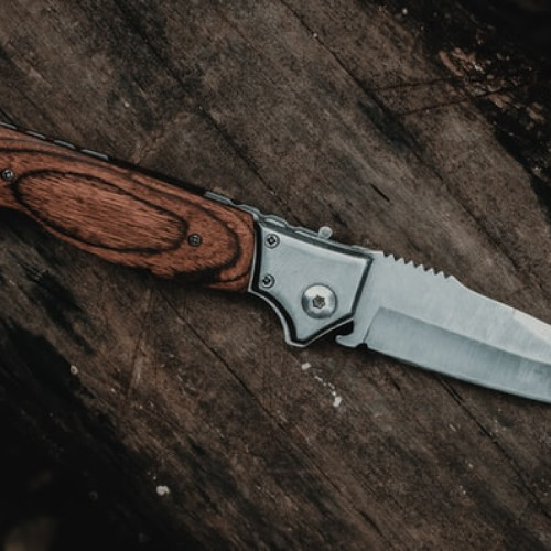 Un bărbat înjunghiat pe o stradă din București, anchetă în desfășurare