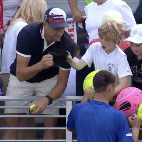 Scandal la US Open după furtul unei șapci oferite unui copil